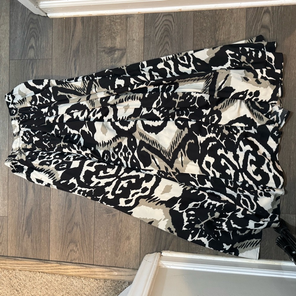 Magic Black and White Patterned Skirt